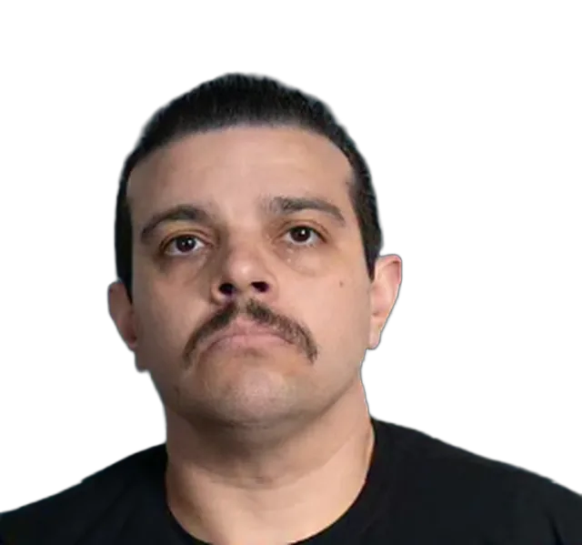 José Francisco Machado Martins, o Policial Martins, de camiseta preta, em foto de campanha